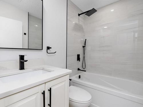 11435 46 Avenue, Edmonton, AB - Indoor Photo Showing Bathroom