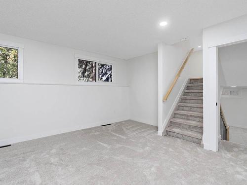 11435 46 Avenue, Edmonton, AB - Indoor Photo Showing Other Room