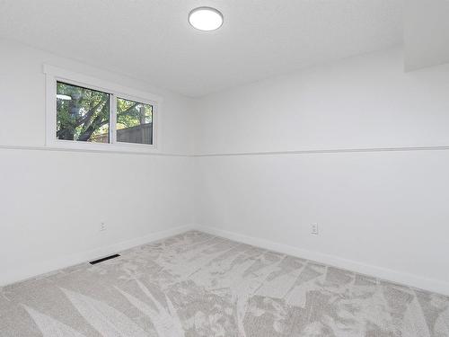 11435 46 Avenue, Edmonton, AB - Indoor Photo Showing Other Room