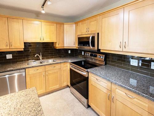 112 400 Palisades Way, Sherwood Park, AB - Indoor Photo Showing Kitchen With Stainless Steel Kitchen With Double Sink