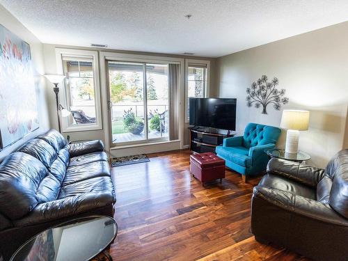 112 400 Palisades Way, Sherwood Park, AB - Indoor Photo Showing Living Room