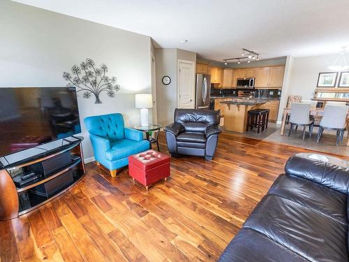 112 400 Palisades Way, Sherwood Park, AB - Indoor Photo Showing Living Room