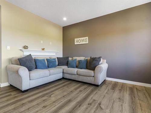 624 Sommerville Gate, Stony Plain, AB - Indoor Photo Showing Living Room