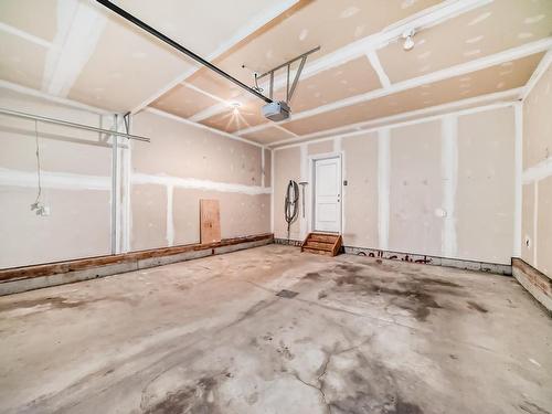 3 Riviere Terrace, St. Albert, AB - Indoor Photo Showing Garage