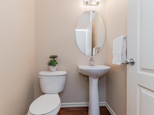 8603 11 Avenue, Edmonton, AB - Indoor Photo Showing Bathroom