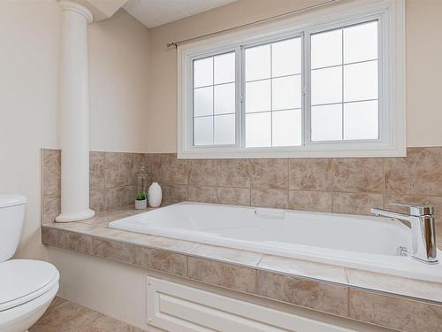 8603 11 Avenue, Edmonton, AB - Indoor Photo Showing Bathroom