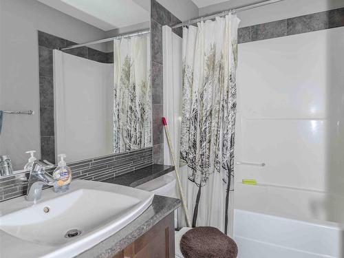 35 4205 30 Street Nw, Edmonton, AB - Indoor Photo Showing Bathroom