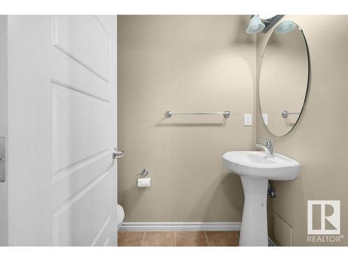 582 Tamarack Road, Edmonton, AB - Indoor Photo Showing Bathroom