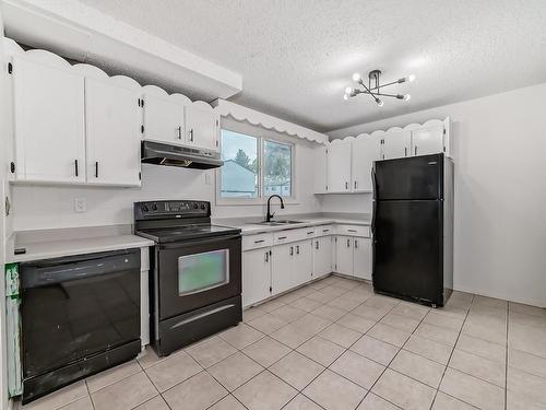 2645 135 Avenue, Edmonton, AB - Indoor Photo Showing Kitchen