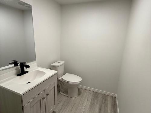 2645 135 Avenue, Edmonton, AB - Indoor Photo Showing Bathroom