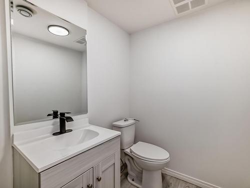 2645 135 Avenue, Edmonton, AB - Indoor Photo Showing Bathroom