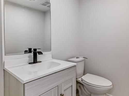 2645 135 Avenue, Edmonton, AB - Indoor Photo Showing Bathroom