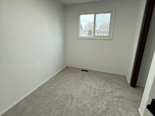 2645 135 Avenue, Edmonton, AB - Indoor Photo Showing Other Room