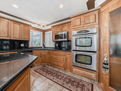 15907 91 Street, Edmonton, AB - Indoor Photo Showing Kitchen