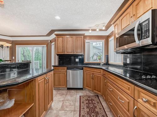 15907 91 Street, Edmonton, AB - Indoor Photo Showing Kitchen