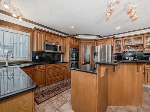 15907 91 Street, Edmonton, AB - Indoor Photo Showing Kitchen