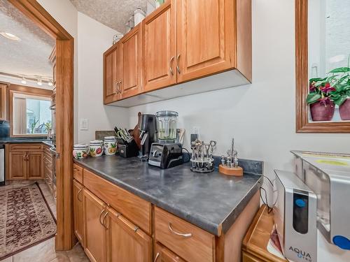 15907 91 Street, Edmonton, AB - Indoor Photo Showing Kitchen