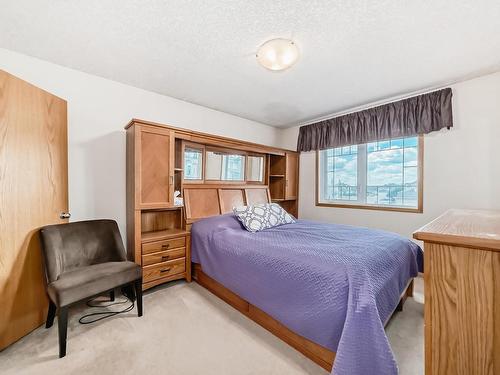 15907 91 Street, Edmonton, AB - Indoor Photo Showing Bedroom