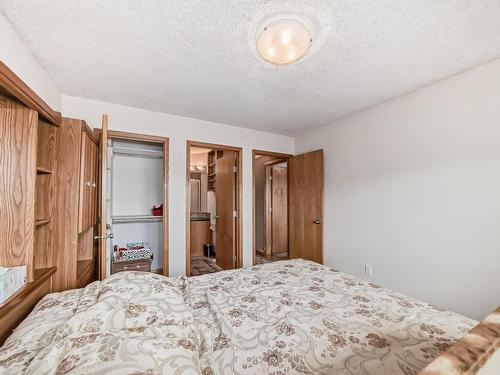 15907 91 Street, Edmonton, AB - Indoor Photo Showing Bedroom