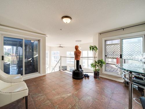 504 10033 116 Street, Edmonton, AB - Indoor Photo Showing Living Room