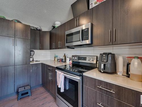 6 2922 Maple Way, Edmonton, AB - Indoor Photo Showing Kitchen