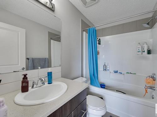 6 2922 Maple Way, Edmonton, AB - Indoor Photo Showing Bathroom