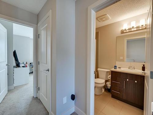 6 2922 Maple Way, Edmonton, AB - Indoor Photo Showing Bathroom