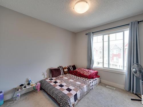 6 2922 Maple Way, Edmonton, AB - Indoor Photo Showing Bedroom