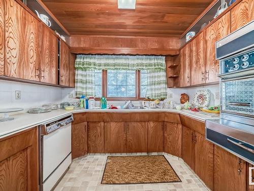 4422 Ada Boulevard, Edmonton, AB - Indoor Photo Showing Kitchen