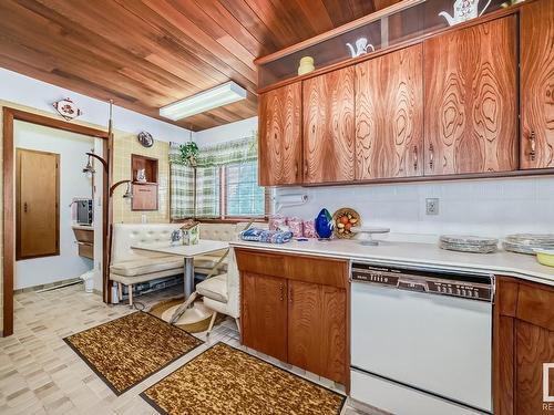 4422 Ada Boulevard, Edmonton, AB - Indoor Photo Showing Kitchen