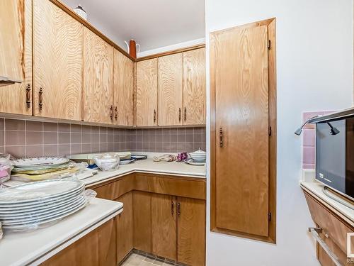 4422 Ada Boulevard, Edmonton, AB - Indoor Photo Showing Kitchen