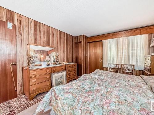 4422 Ada Boulevard, Edmonton, AB - Indoor Photo Showing Bedroom