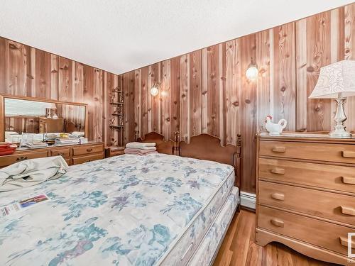 4422 Ada Boulevard, Edmonton, AB - Indoor Photo Showing Bedroom