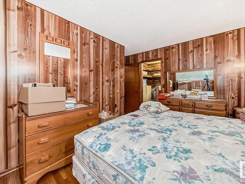 4422 Ada Boulevard, Edmonton, AB - Indoor Photo Showing Bedroom