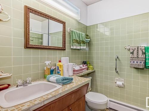 4422 Ada Boulevard, Edmonton, AB - Indoor Photo Showing Bathroom