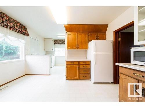 4741 51 Avenue, Wildwood, AB - Indoor Photo Showing Kitchen