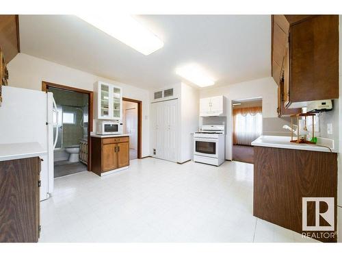 4741 51 Avenue, Wildwood, AB - Indoor Photo Showing Kitchen