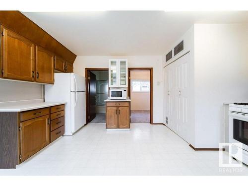 4741 51 Avenue, Wildwood, AB - Indoor Photo Showing Kitchen