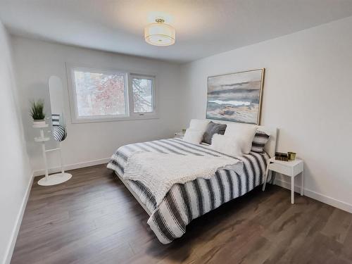 8803 145 Street, Edmonton, AB - Indoor Photo Showing Bedroom