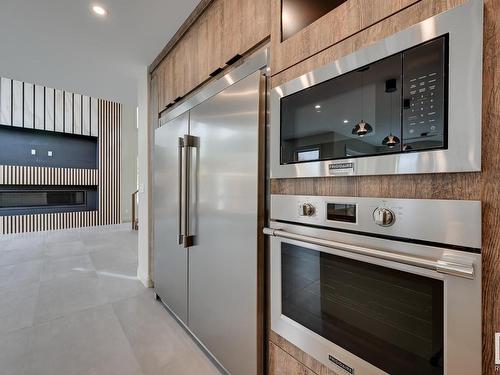 2503 Cameron Ravine Landing, Edmonton, AB - Indoor Photo Showing Kitchen