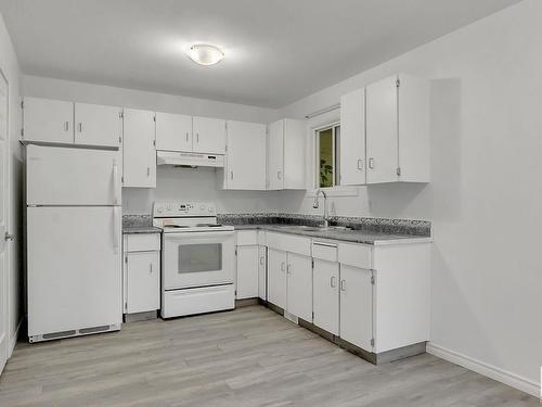 246 Lancaster Terrace, Edmonton, AB - Indoor Photo Showing Kitchen