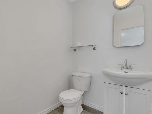 246 Lancaster Terrace, Edmonton, AB - Indoor Photo Showing Bathroom