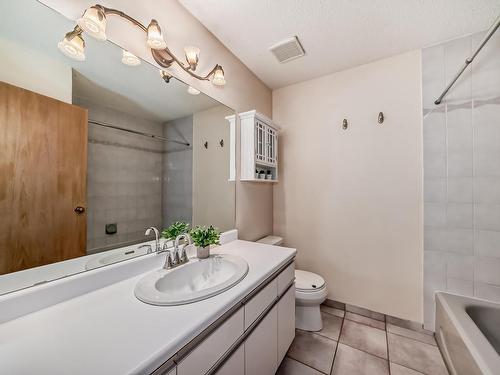 5519 35 Avenue, Edmonton, AB - Indoor Photo Showing Bathroom