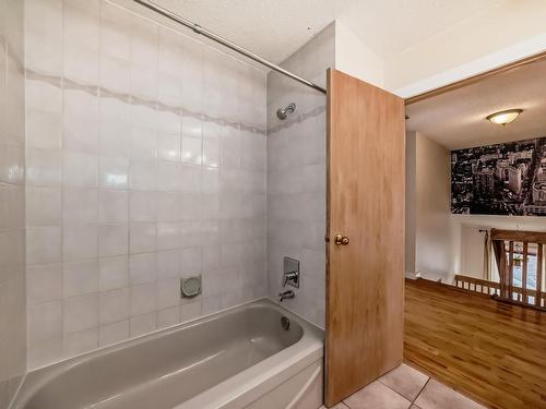 5519 35 Avenue, Edmonton, AB - Indoor Photo Showing Bathroom