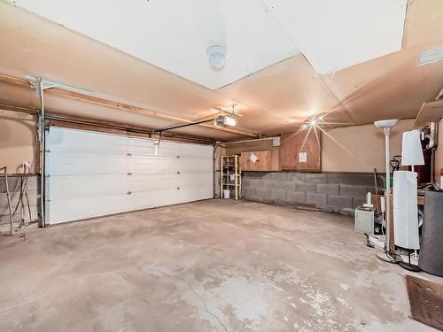 5519 35 Avenue, Edmonton, AB - Indoor Photo Showing Garage