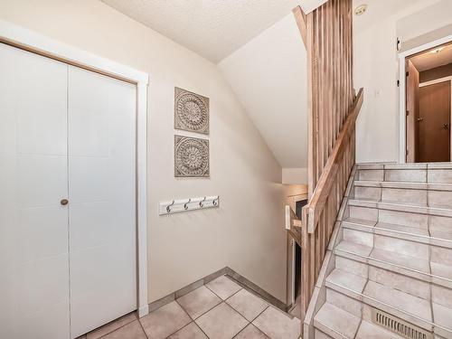 5519 35 Avenue, Edmonton, AB - Indoor Photo Showing Other Room