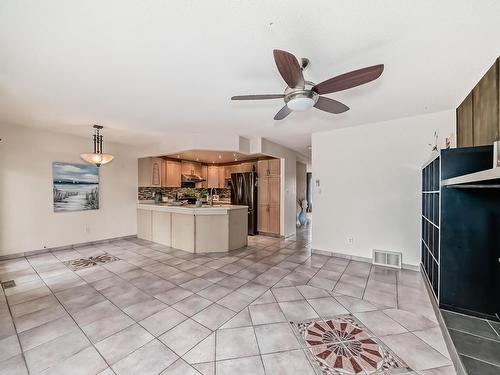 5519 35 Avenue, Edmonton, AB - Indoor Photo Showing Kitchen