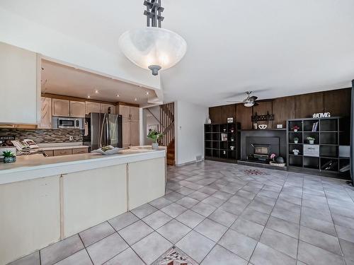 5519 35 Avenue, Edmonton, AB - Indoor Photo Showing Kitchen