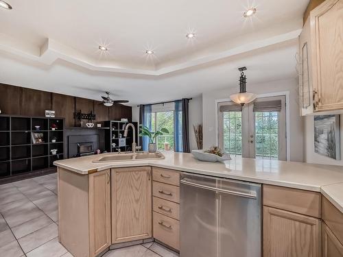 5519 35 Avenue, Edmonton, AB - Indoor Photo Showing Kitchen