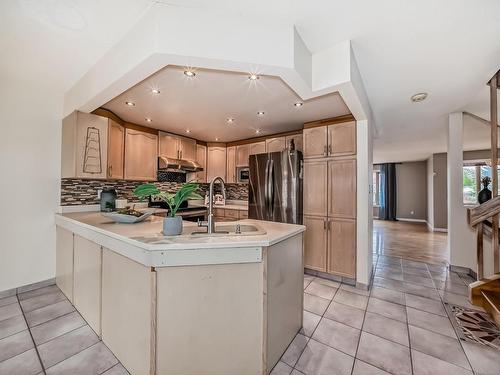 5519 35 Avenue, Edmonton, AB - Indoor Photo Showing Kitchen